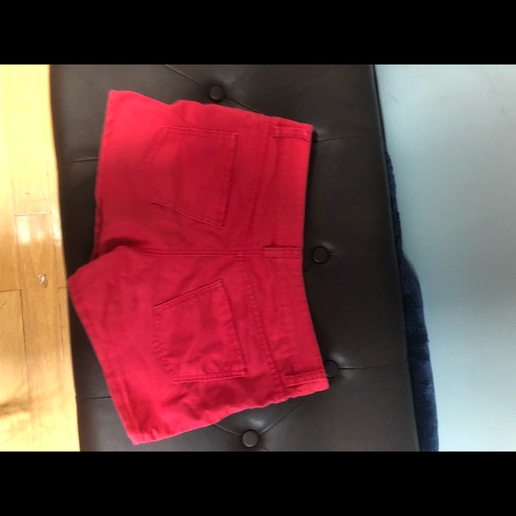 Red shorts - Picture 5 of 5